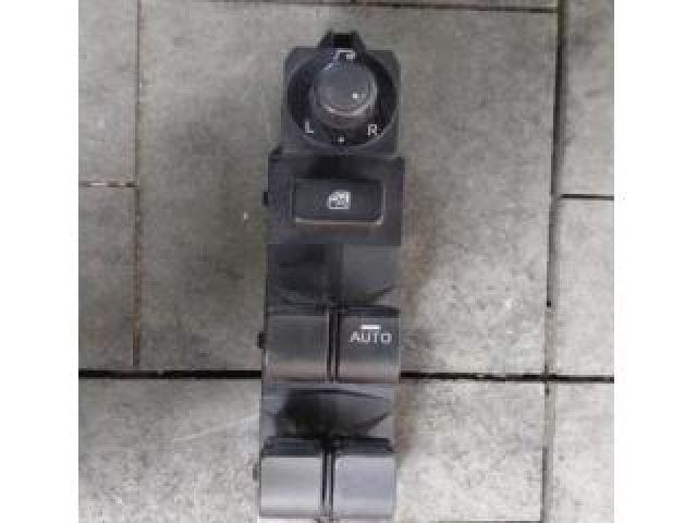 bontott MAZDA 3 Ablakemelő Kapcsoló Négyes / Kettes