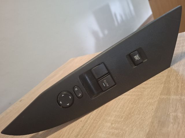 bontott MAZDA 3 Ablakemelő Kapcsoló Négyes / Kettes