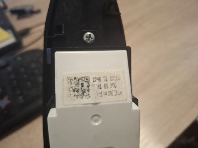 bontott MAZDA 3 Ablakemelő Kapcsoló Négyes / Kettes