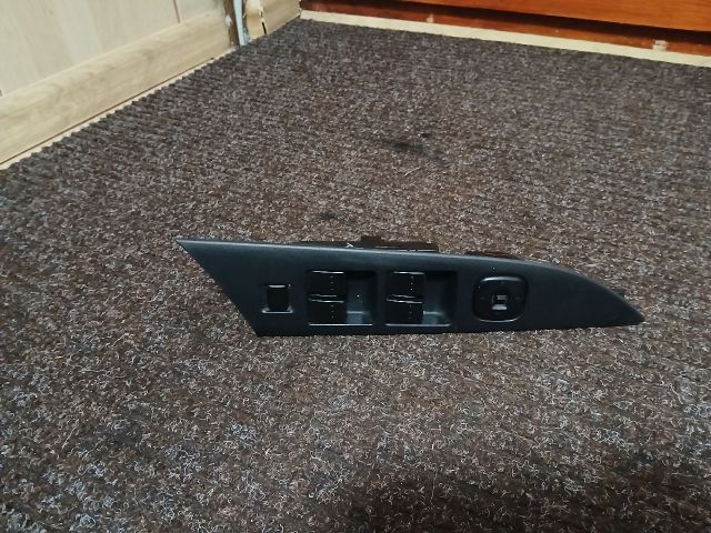 bontott MAZDA 3 Ablakemelő Kapcsoló Négyes / Kettes