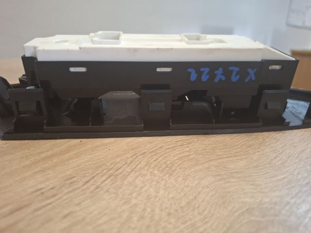 bontott MAZDA 3 Ablakemelő Kapcsoló Négyes / Kettes