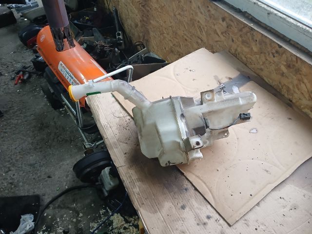 bontott MAZDA 3 Ablakmosó Tartály