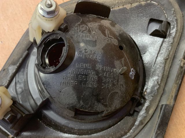 bontott MAZDA 3 Bal Belső Hátsó Lámpa