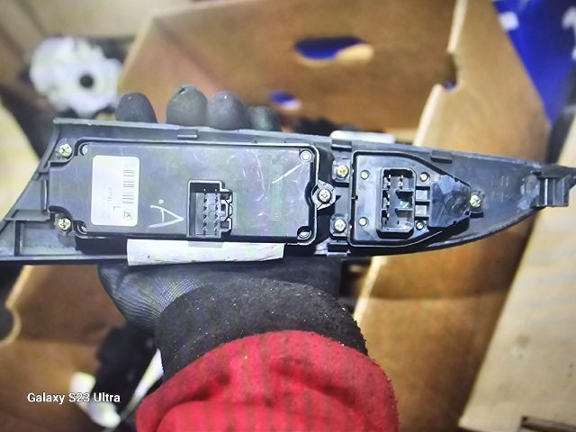 bontott MAZDA 3 Bal első Ablakemelő Kapcsoló