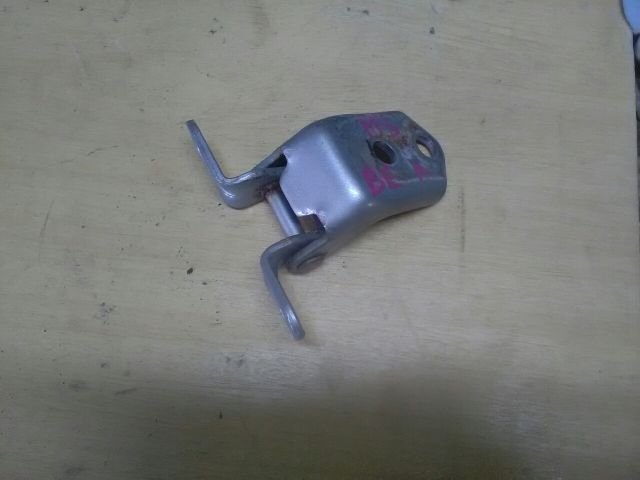 bontott MAZDA 3 Bal első Alsó Zsanér