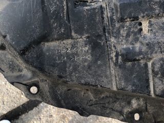 bontott MAZDA 3 Bal első Dobbetét (Kerékjárati, Műanyag)