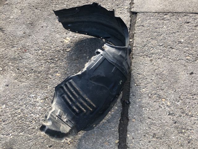 bontott MAZDA 3 Bal első Dobbetét (Kerékjárati, Műanyag)