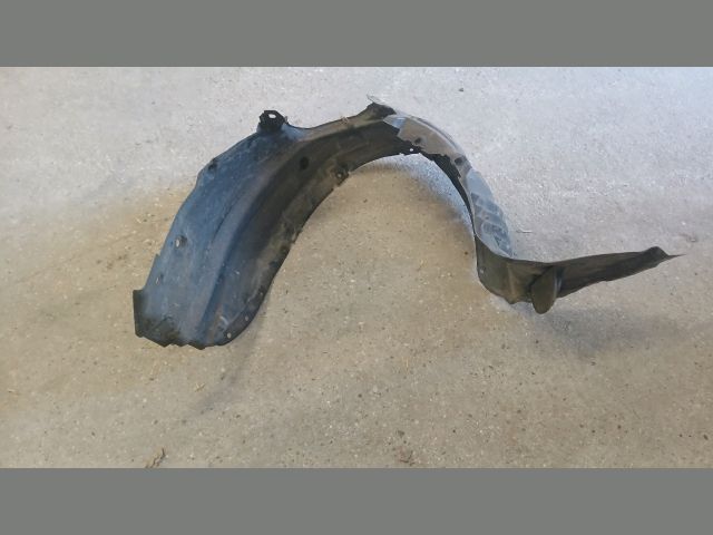 bontott MAZDA 3 Bal első Dobbetét (Kerékjárati, Műanyag)