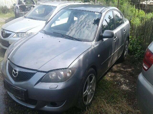 bontott MAZDA 3 Bal első Dobbetét (Kerékjárati, Műanyag)