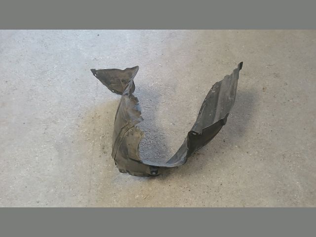 bontott MAZDA 3 Bal első Dobbetét (Kerékjárati, Műanyag)