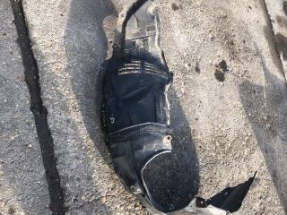 bontott MAZDA 3 Bal első Dobbetét (Kerékjárati, Műanyag)