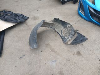 bontott MAZDA 3 Bal első Első Dobbetét (Kerékjárati, Műanyag)