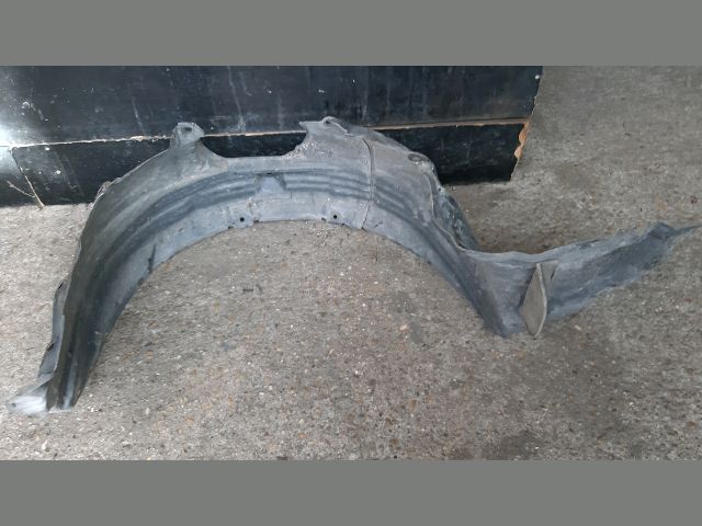 bontott MAZDA 3 Bal első Első Dobbetét (Kerékjárati, Műanyag)