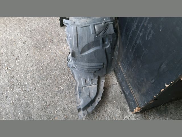 bontott MAZDA 3 Bal első Első Dobbetét (Kerékjárati, Műanyag)