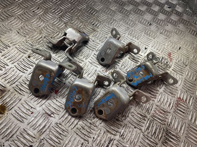 bontott MAZDA 3 Bal első Felső Zsanér