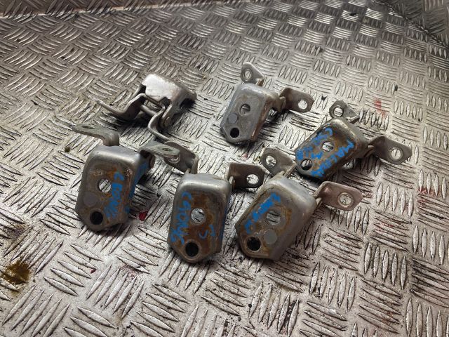 bontott MAZDA 3 Bal első Felső Zsanér