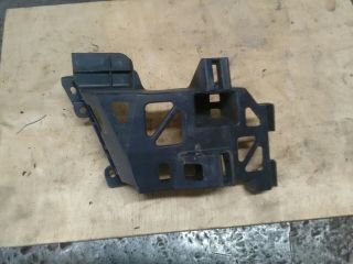 bontott MAZDA 3 Bal első Lökhárító Tartó (Műanyag)