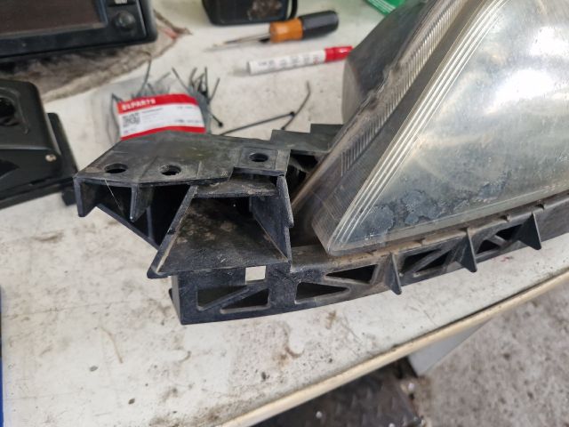 bontott MAZDA 3 Bal Fényszóró