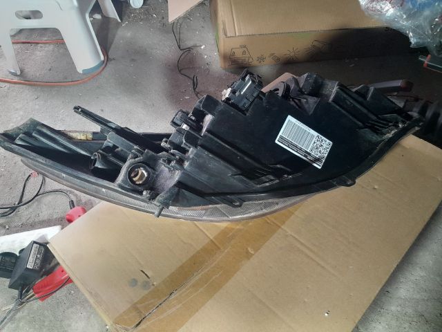 bontott MAZDA 3 Bal Fényszóró