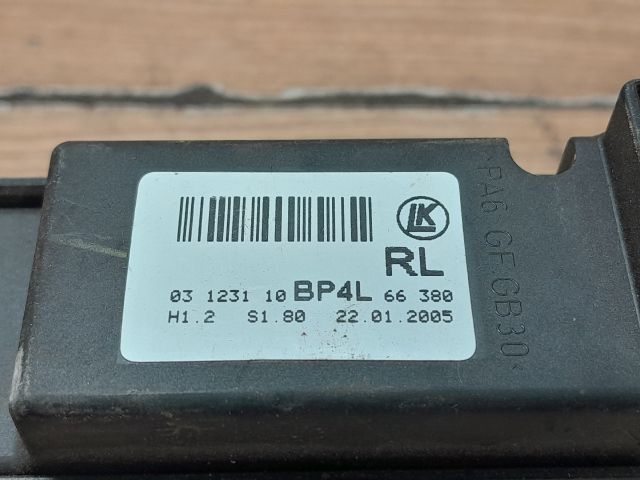 bontott MAZDA 3 Bal hátsó Ablakemelő Kapcsoló