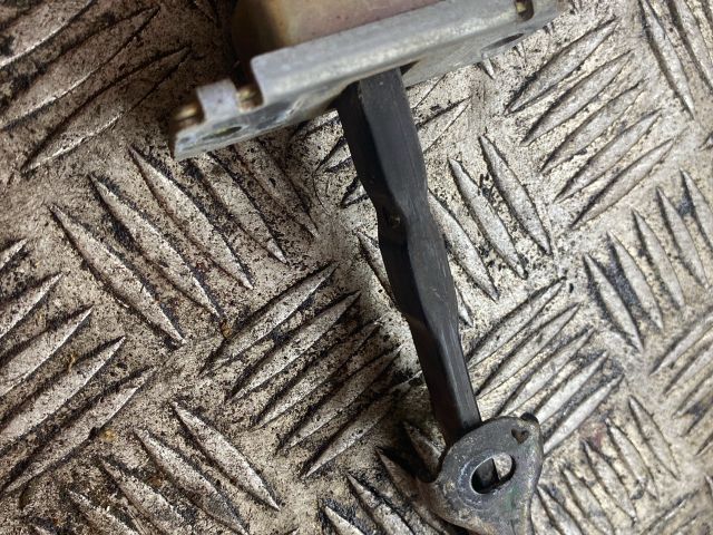 bontott MAZDA 3 Bal hátsó Ajtóhatároló