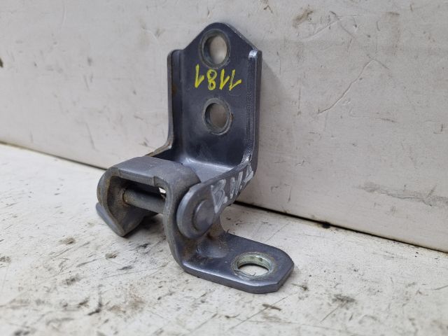 bontott MAZDA 3 Bal hátsó Alsó Zsanér