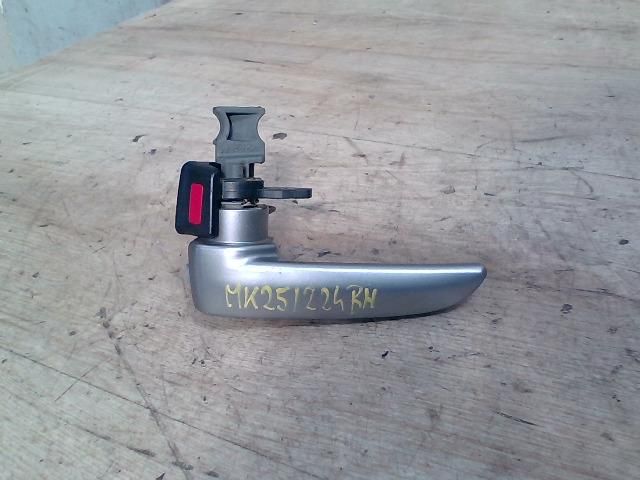 bontott MAZDA 3 Bal hátsó Belső Kilincs