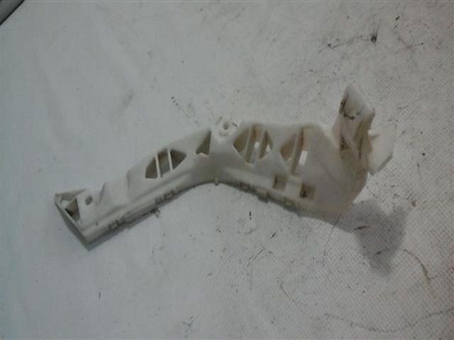 bontott MAZDA 3 Bal hátsó Lökhárító Tartó (Műanyag)