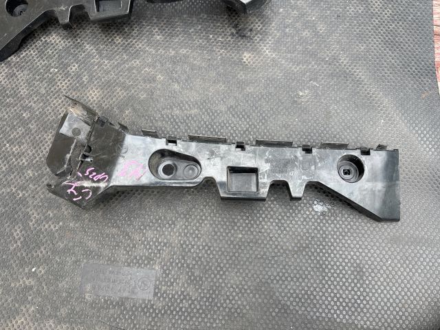 bontott MAZDA 3 Bal hátsó Oldal Lökhárító Tartó (Műanyag)