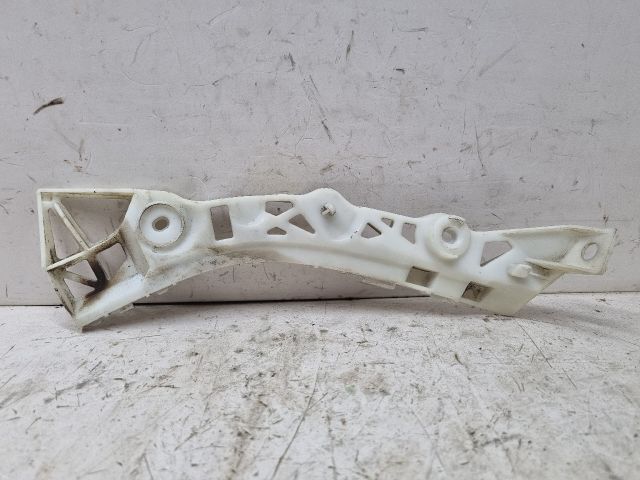 bontott MAZDA 3 Bal hátsó Oldal Lökhárító Tartó (Műanyag)