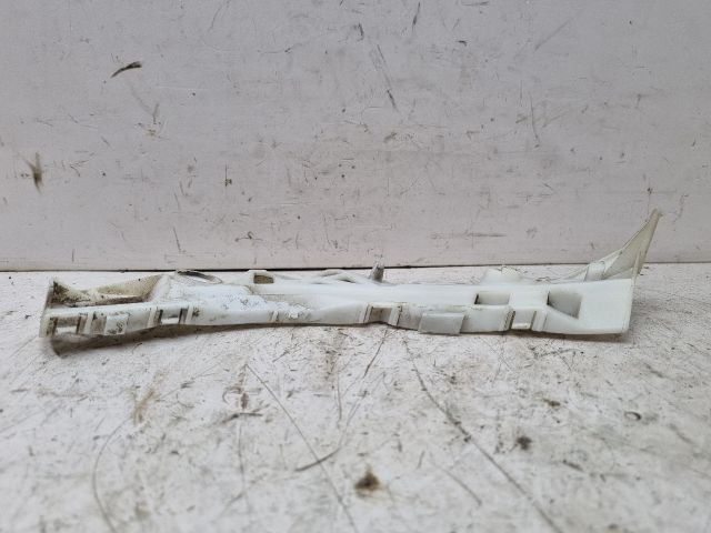 bontott MAZDA 3 Bal hátsó Oldal Lökhárító Tartó (Műanyag)