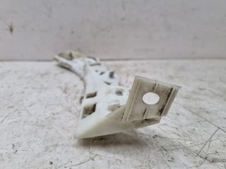 bontott MAZDA 3 Bal hátsó Oldal Lökhárító Tartó (Műanyag)