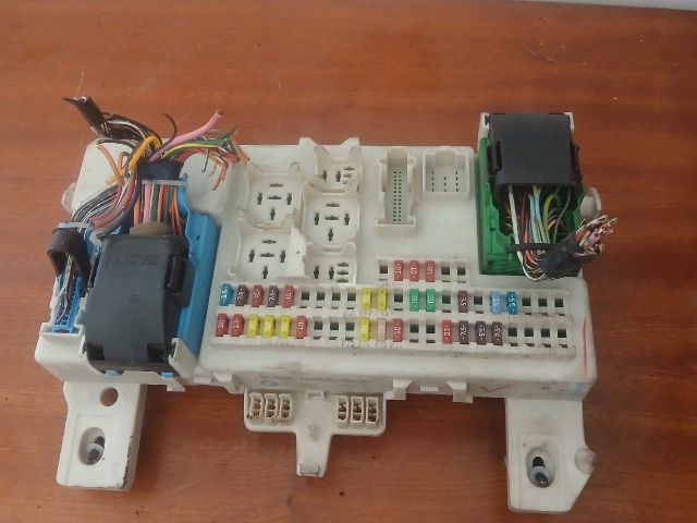 bontott MAZDA 3 Biztosítéktábla Utastér