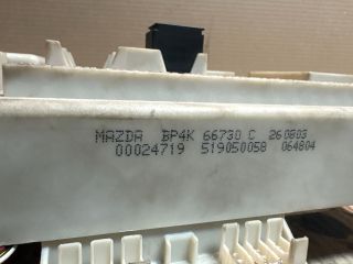 bontott MAZDA 3 Biztosítéktábla Utastér