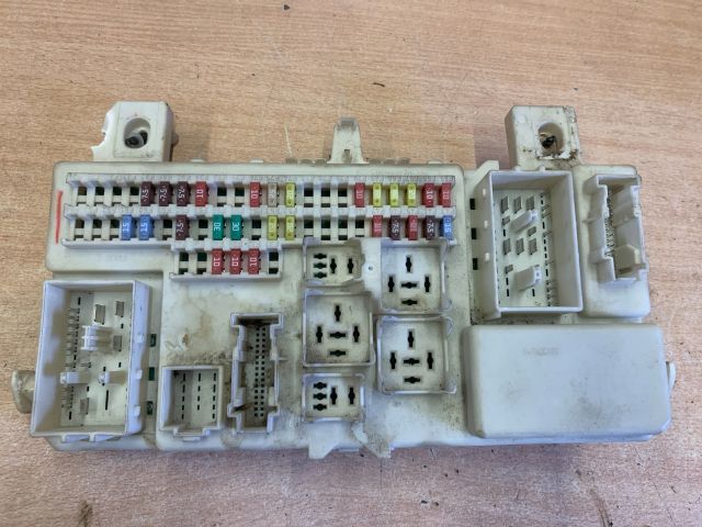 bontott MAZDA 3 Biztosítéktábla Utastér