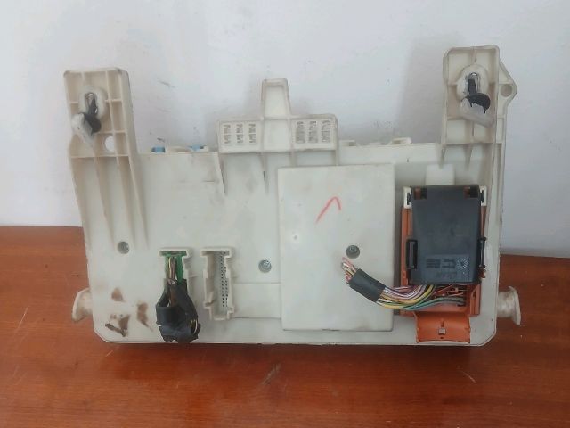 bontott MAZDA 3 Biztosítéktábla Utastér