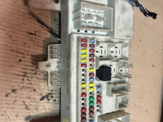 bontott MAZDA 3 Biztosítéktábla Utastér