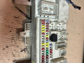 bontott MAZDA 3 Biztosítéktábla Utastér