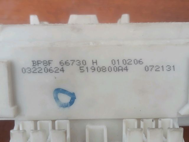 bontott MAZDA 3 Biztosítéktábla Utastér