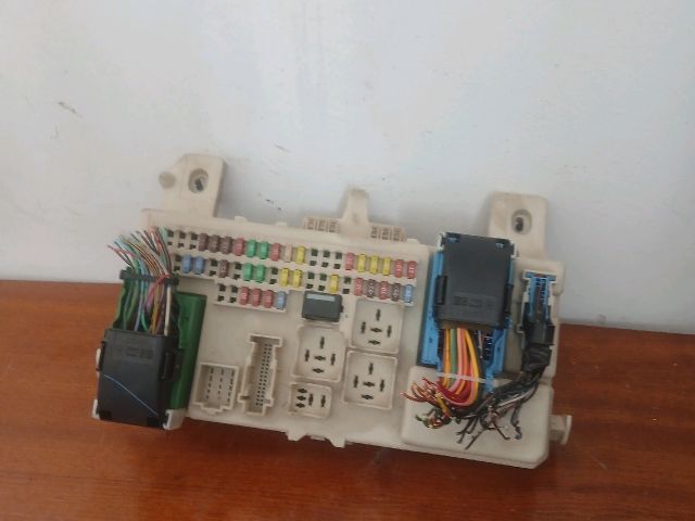 bontott MAZDA 3 Biztosítéktábla Utastér