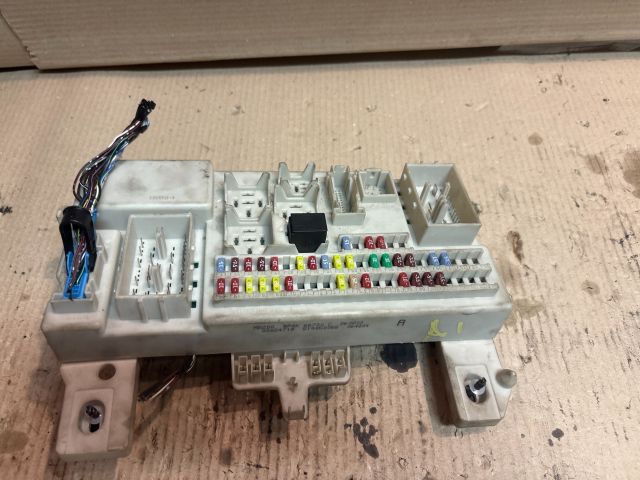 bontott MAZDA 3 Biztosítéktábla Utastér