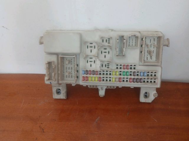 bontott MAZDA 3 Biztosítéktábla Utastér