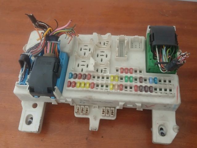 bontott MAZDA 3 Biztosítéktábla Utastér