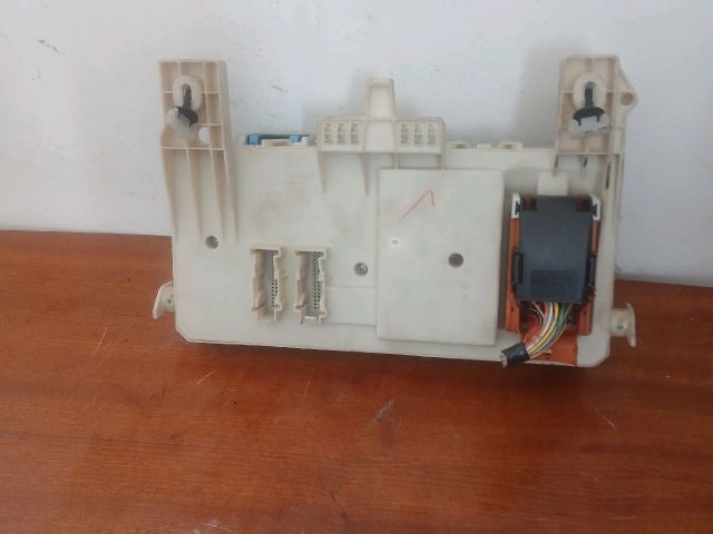 bontott MAZDA 3 Biztosítéktábla Utastér