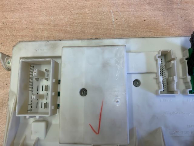 bontott MAZDA 3 Biztosítéktábla Utastér