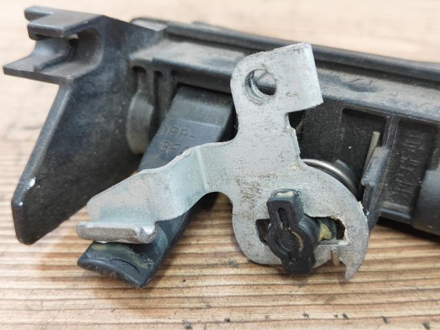 bontott MAZDA 3 Csomagtér Nyitó Kar / Gomb