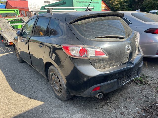 bontott MAZDA 3 Csomagtérajtó Burkolat (Részeivel)