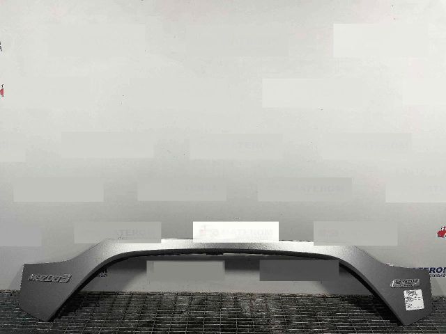 bontott MAZDA 3 Csomagtérajtó Díszléc