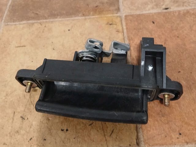 bontott MAZDA 3 Csomagtérajtó Kilincs