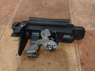 bontott MAZDA 3 Csomagtérajtó Kilincs